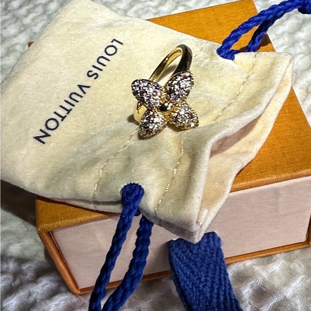 Louis Vuitton Gold Louisa Pointy Ring Size US 7 with dust bag and gift box. - Picture 5 of 7